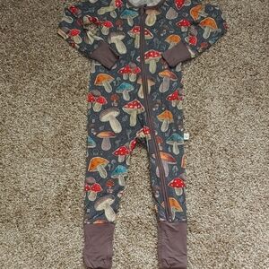 Bnwt Lazy Bones 18-24mo Gender Neutral Zippy dark gray and multicolored mushroom